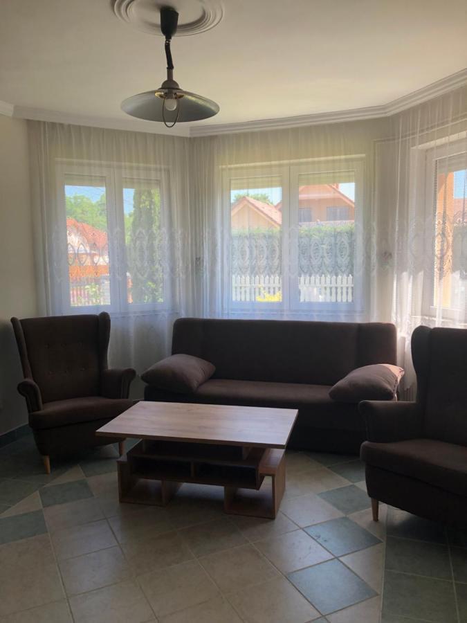 Tulipan Vendeghaz Apartment Hajduszoboszlo Bagian luar foto