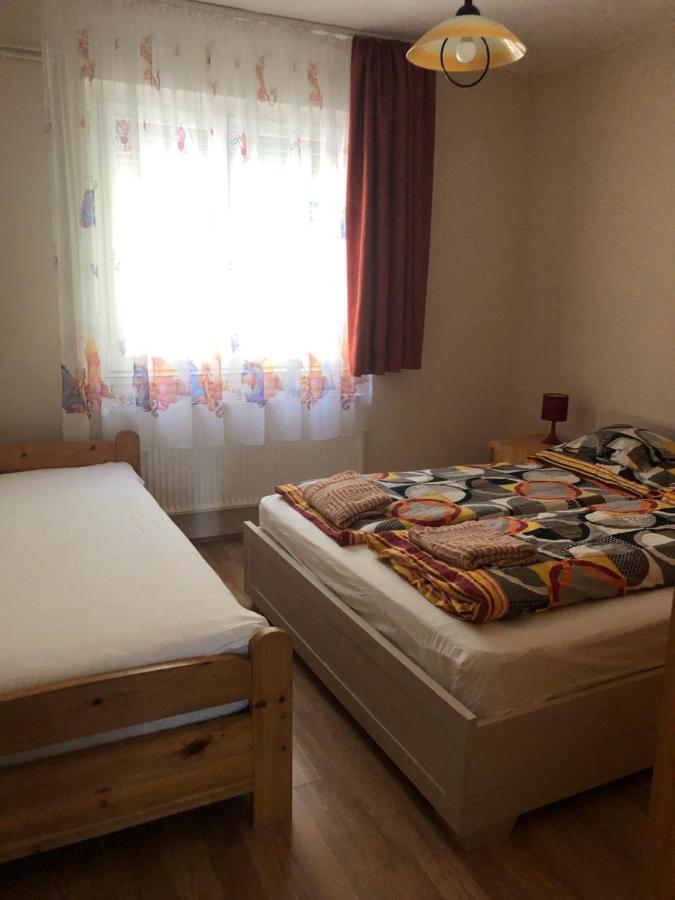 Tulipan Vendeghaz Apartment Hajduszoboszlo Bagian luar foto