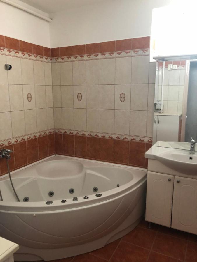 Tulipan Vendeghaz Apartment Hajduszoboszlo Bagian luar foto