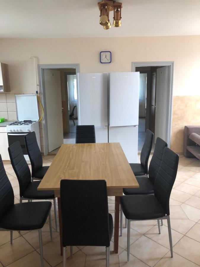 Tulipan Vendeghaz Apartment Hajduszoboszlo Bagian luar foto