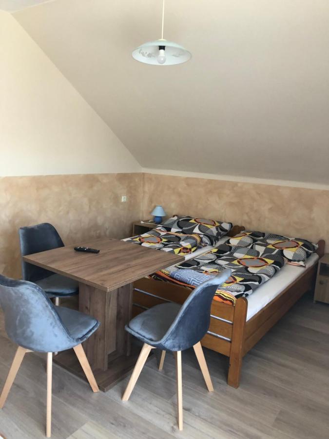 Tulipan Vendeghaz Apartment Hajduszoboszlo Bagian luar foto