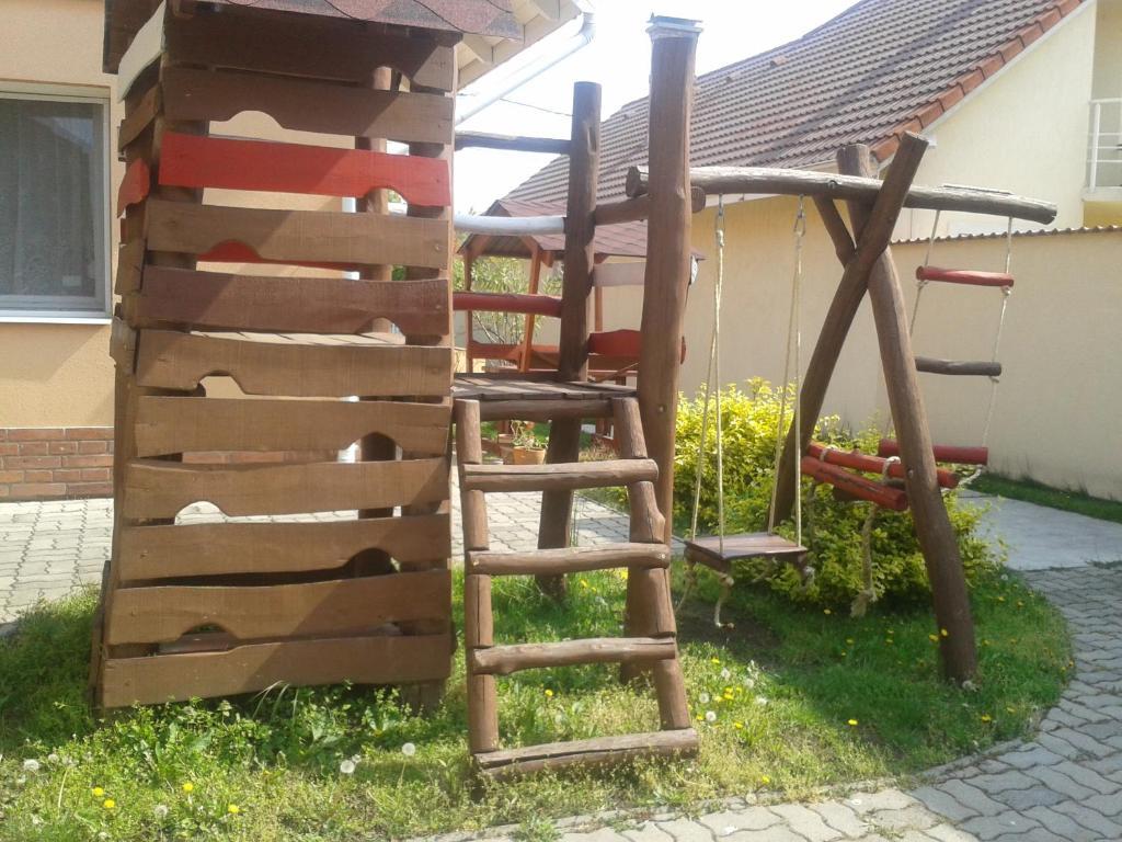 Tulipan Vendeghaz Apartment Hajduszoboszlo Bagian luar foto