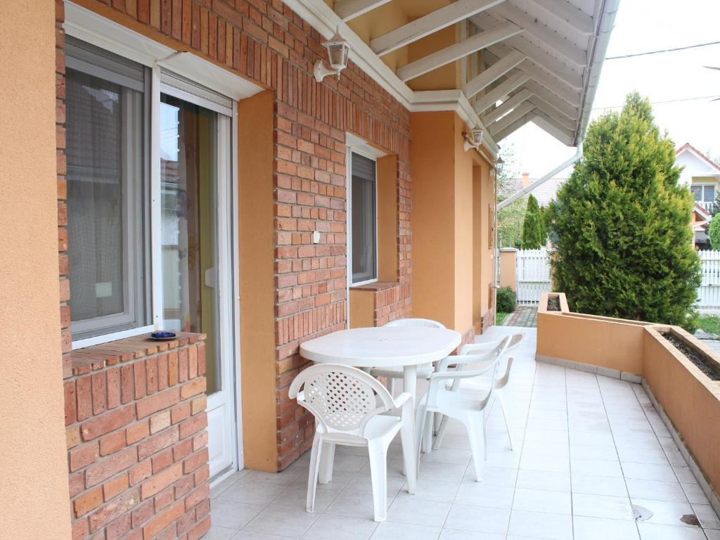 Tulipan Vendeghaz Apartment Hajduszoboszlo Bagian luar foto
