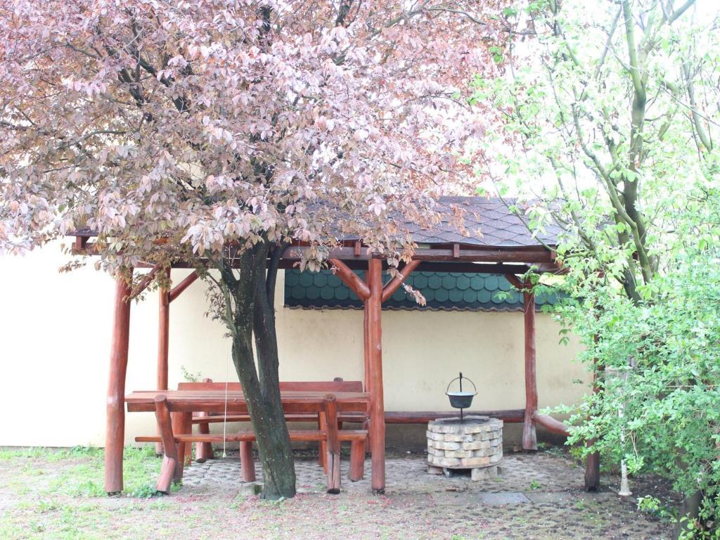 Tulipan Vendeghaz Apartment Hajduszoboszlo Bagian luar foto